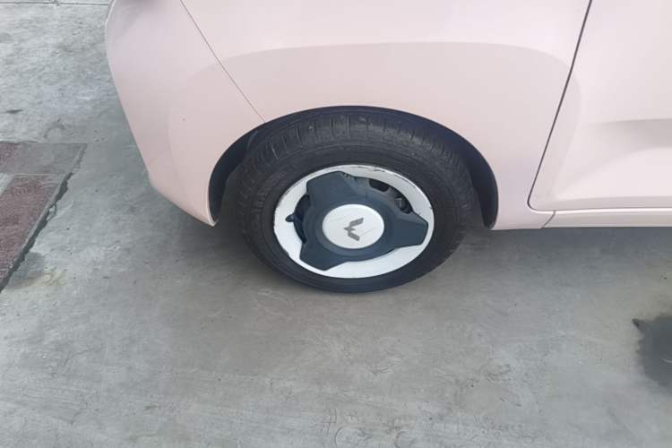 Used Wuling Hongguang MINIEV 2022 Macaron Premium Model – Lithium Iron Phosphate Left Front Wheel Hub