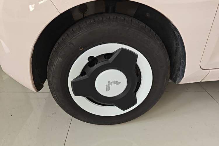 Used Wuling Hongguang MINIEV 2022 Macaron Premium Model – Lithium Iron Phosphate Left Front Wheel Hub