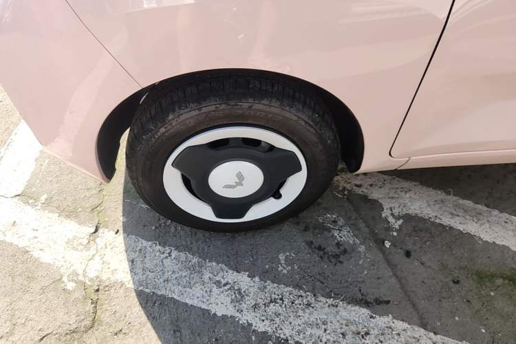Used Wuling Hongguang MINIEV 2022 Macaron Premium Model – Lithium Ternary Battery Left Front Wheel Hub
