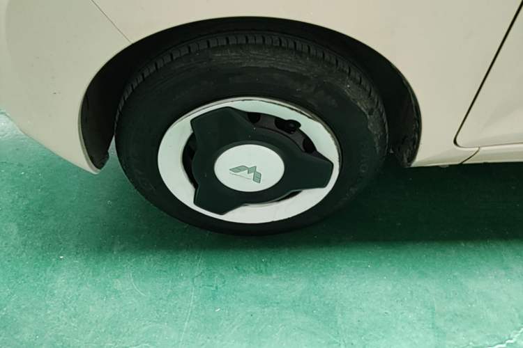 Used Wuling Hongguang MINIEV 2022 Macaron Premium Model – Lithium Iron Phosphate Left Front Wheel Hub