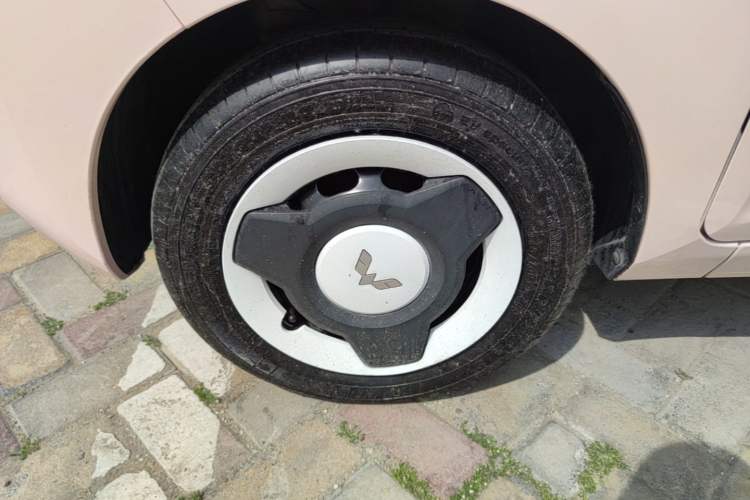 Used Wuling Hongguang MINIEV 2022 Macaron Premium Model – Lithium Iron Phosphate Left Front Wheel Hub