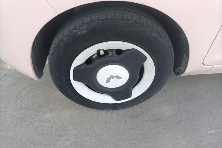 Used Wuling Hongguang MINIEV 2022 Macaron Premium Model – Lithium Ternary Battery Left Front Wheel Hub