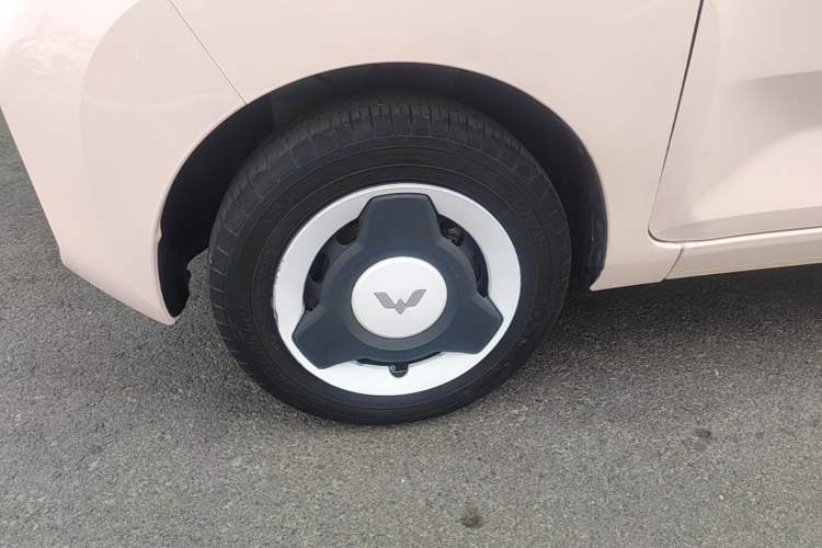 Used Wuling Hongguang MINIEV 2022 Macaron Premium Model – Lithium Iron Phosphate Left Front Wheel Hub