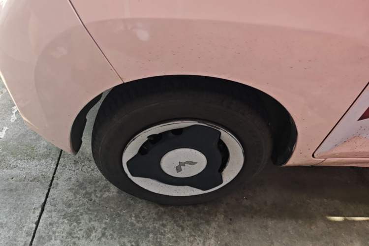 Used Wuling Hongguang MINIEV 2022 Macaron Premium Model – Lithium Iron Phosphate Left Front Wheel Hub