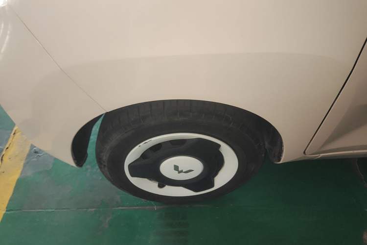 Used Wuling Hongguang MINIEV 2022 Macaron Premium Model – Lithium Iron Phosphate Left Front Wheel Hub