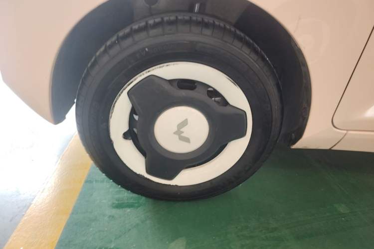 Used Wuling Hongguang MINIEV 2022 Macaron Premium Model – Lithium Ternary Battery Left Front Wheel Hub