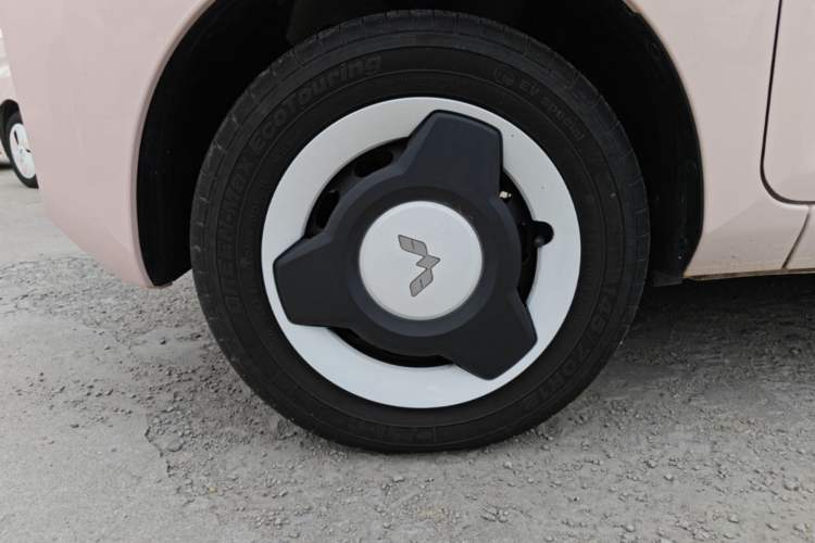 Used Wuling Hongguang MINIEV 2022 Macaron Premium Model – Lithium Ternary Battery Left Front Wheel Hub