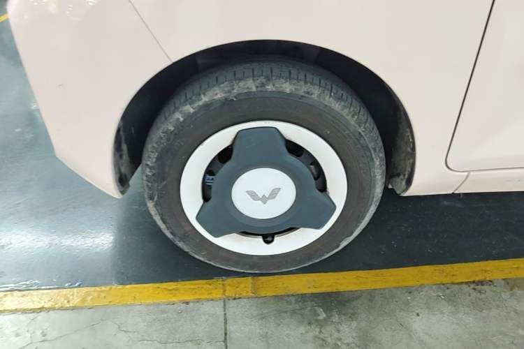 Used Wuling Hongguang MINIEV 2022 Macaron Premium Model – Lithium Iron Phosphate Left Front Wheel Hub