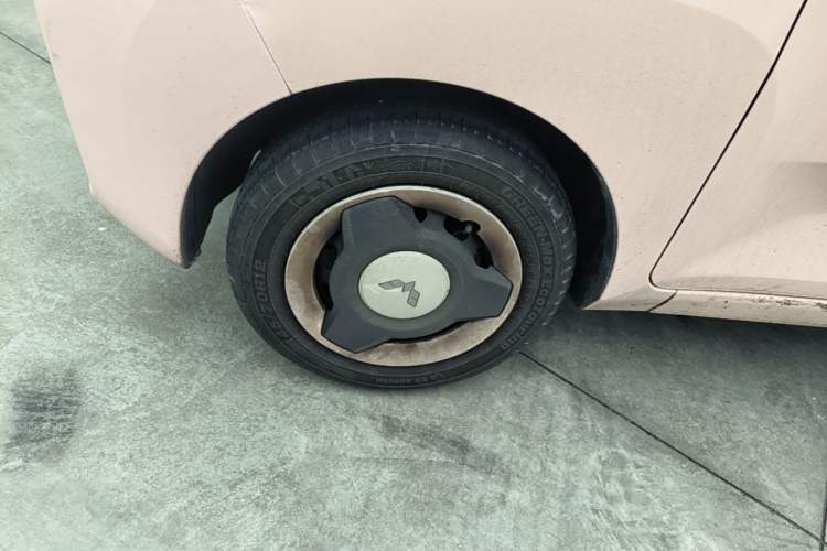Used Wuling Hongguang MINIEV 2022 Macaron Premium Model – Lithium Ternary Battery Left Front Wheel Hub