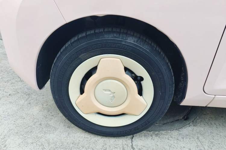 Used Wuling Hongguang MINIEV 2022 Macaron Premium Model – Lithium Iron Phosphate Left Front Wheel Hub