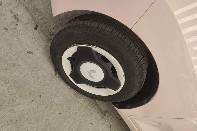 Used Wuling Hongguang MINIEV 2022 Macaron Premium Model – Lithium Ternary Battery Left Front Wheel Hub
