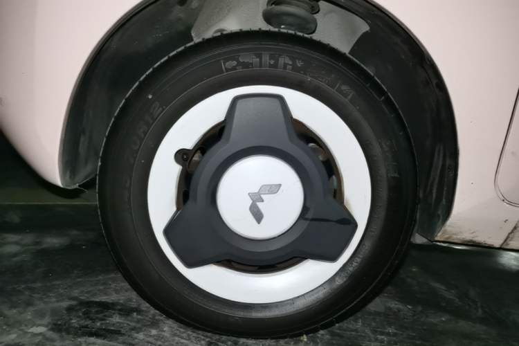 Used Wuling Hongguang MINIEV 2022 Macaron Premium Model – Lithium Iron Phosphate Left Front Wheel Hub