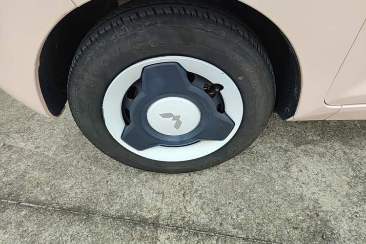 Used Wuling Hongguang MINIEV 2022 Macaron Premium Model – Lithium Iron Phosphate Left Front Wheel Hub