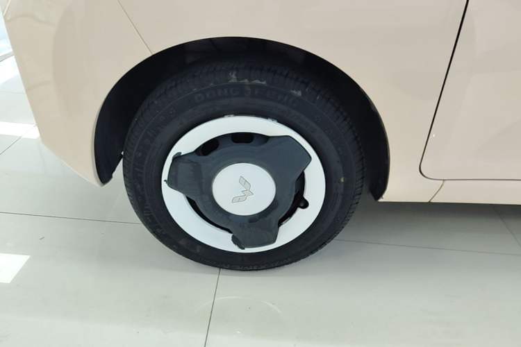 Used Wuling Hongguang MINIEV 2022 Macaron Premium Model – Lithium Iron Phosphate Left Front Wheel Hub