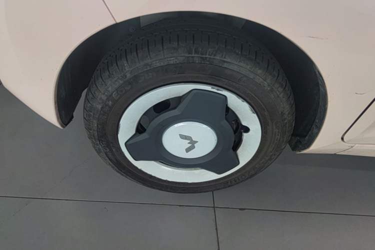 Used Wuling Hongguang MINIEV 2022 Macaron Premium Model – Lithium Iron Phosphate Left Front Wheel Hub