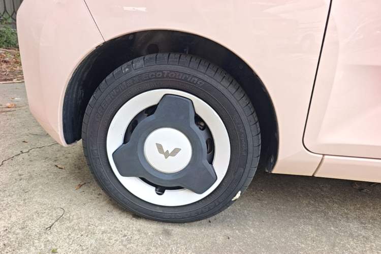 Used Wuling Hongguang MINIEV 2022 Macaron Premium Model – Lithium Iron Phosphate Left Front Wheel Hub