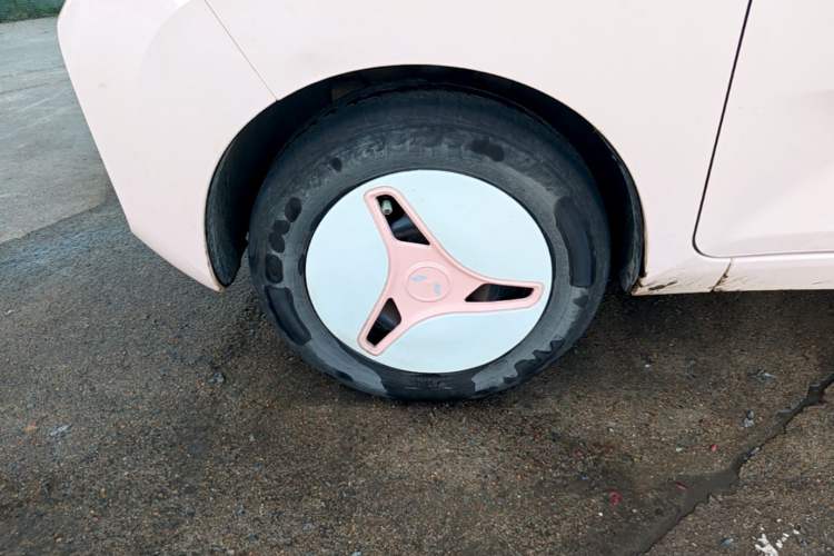 Used Wuling Hongguang MINIEV 2022 Macaron Premium Model – Lithium Iron Phosphate Left Front Wheel Hub