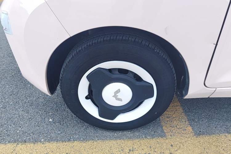 Used Wuling Hongguang MINIEV 2022 Macaron Premium Model – Lithium Iron Phosphate Left Front Wheel Hub