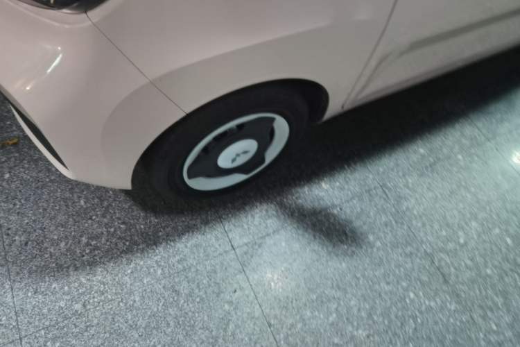 Used Wuling Hongguang MINIEV 2022 Macaron Premium Model – Lithium Iron Phosphate Left Front Wheel Hub