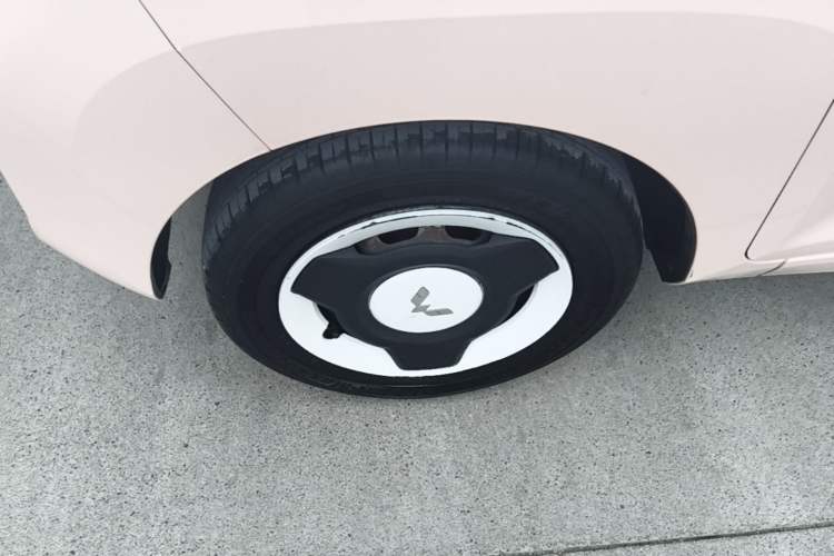 Used Wuling Hongguang MINIEV 2022 Macaron Fashion Model Lithium Iron Phosphate Left Front Wheel Hub