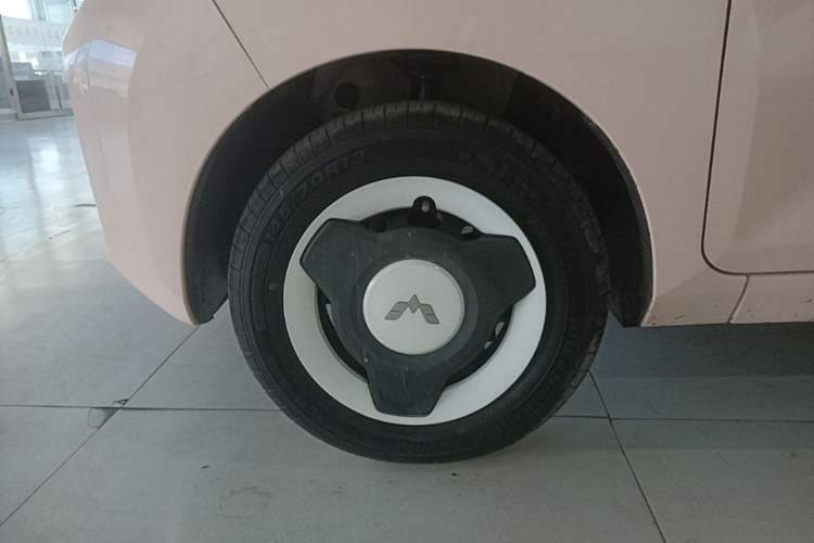 Used Wuling Hongguang MINIEV 2022 Macaron Premium Model – Lithium Iron Phosphate Left Front Wheel Hub