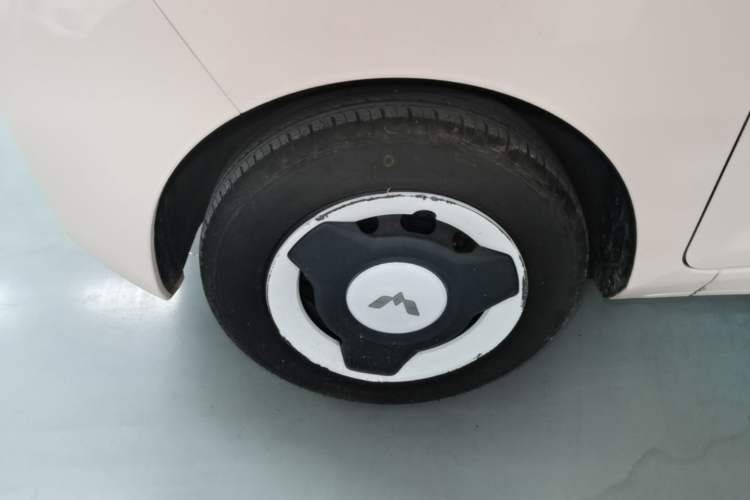 Used Wuling Hongguang MINIEV 2022 Macaron Premium Model – Lithium Iron Phosphate Left Front Wheel Hub