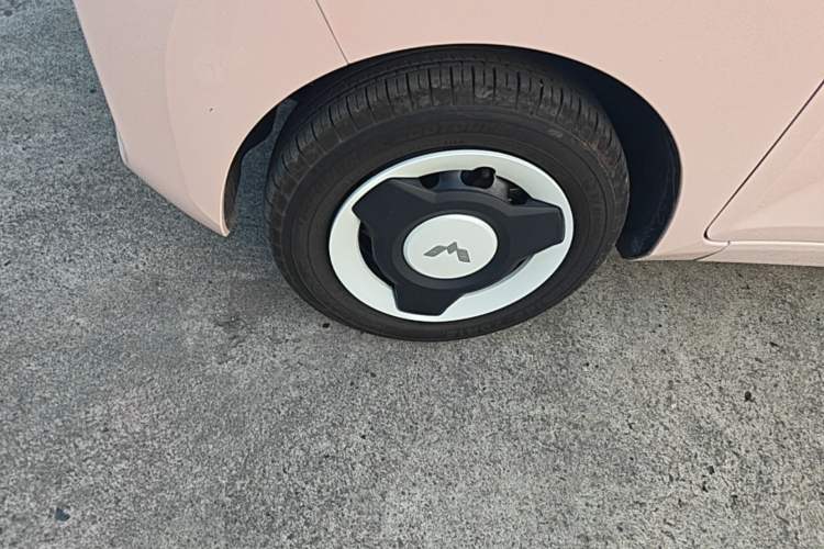 Used Wuling Hongguang MINIEV 2022 Macaron Premium Model – Lithium Iron Phosphate Left Front Wheel Hub