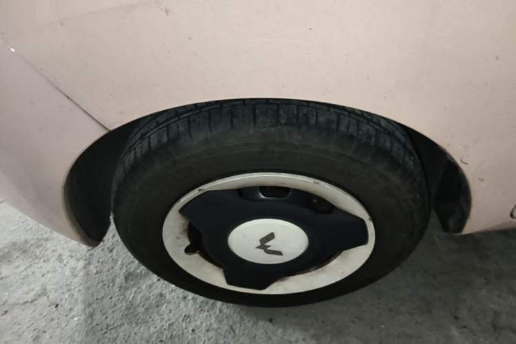 Used Wuling Hongguang MINIEV 2022 Macaron Colorful Edition Lithium-Ion Battery Left Front Wheel Hub