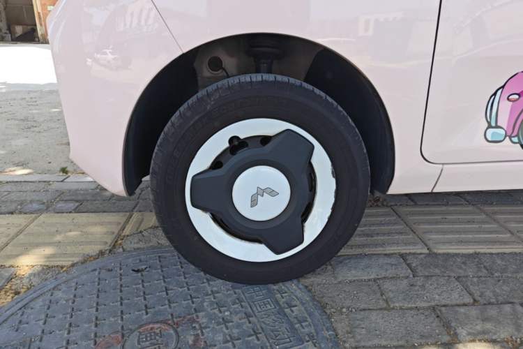 Used Wuling Hongguang MINIEV 2022 Zizai Version Lithium Iron Phosphate Left Front Wheel Hub