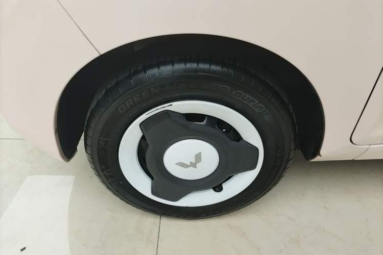 Used Wuling Hongguang MINIEV 2022 Macaron Premium Model – Lithium Iron Phosphate Left Front Wheel Hub