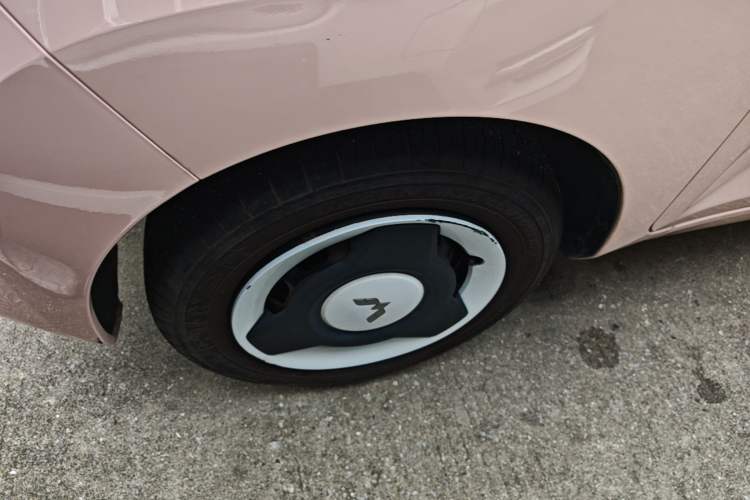 Used Wuling Hongguang MINIEV 2022 Macaron Fashion Edition Lithium-Nickel-Cobalt-Alpha-oxide Left Front Wheel Hub