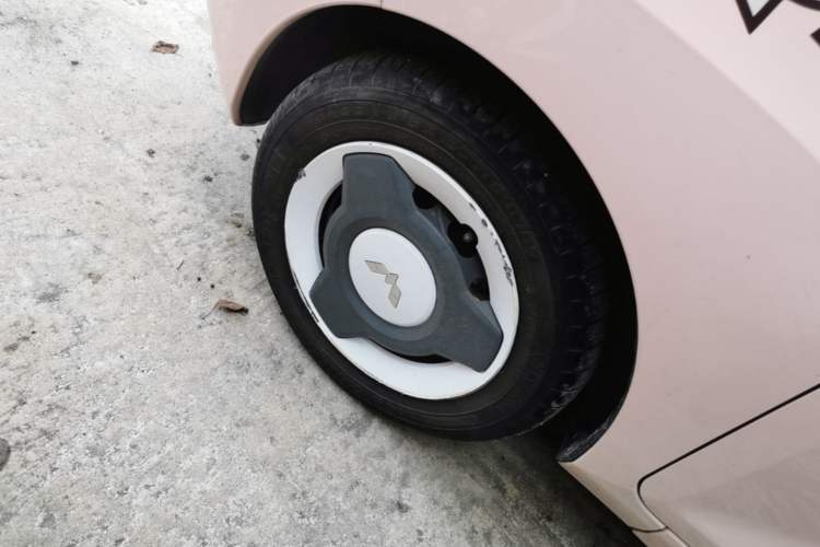 Used Wuling Hongguang MINIEV 2022 Macaron Premium Model – Lithium Iron Phosphate Left Front Wheel Hub