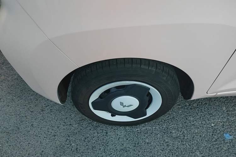 Used Wuling Hongguang MINIEV 2022 Macaron Premium Model – Lithium Ternary Battery Left Front Wheel Hub