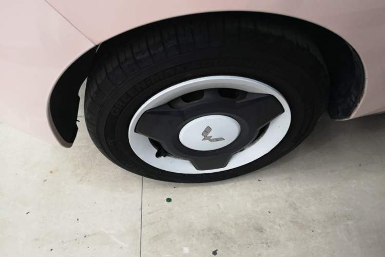 Used Wuling Hongguang MINIEV 2022 Macaron Premium Model – Lithium Iron Phosphate Left Front Wheel Hub