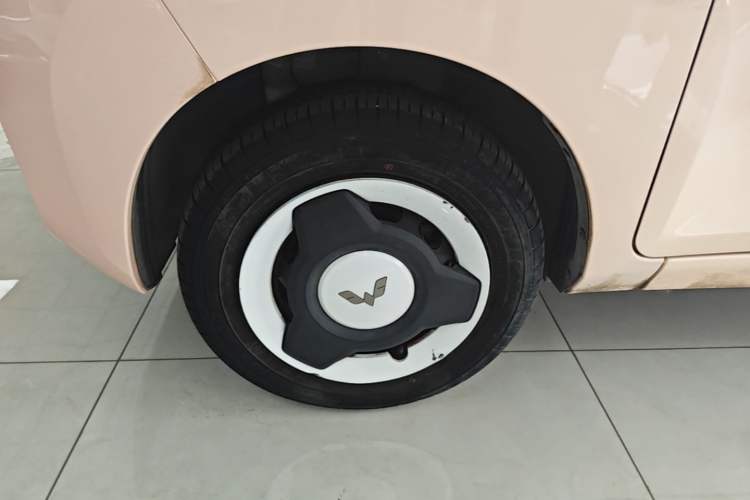 Used Wuling Hongguang MINIEV 2022 Macaron Fashion Model Lithium Iron Phosphate Left Front Wheel Hub