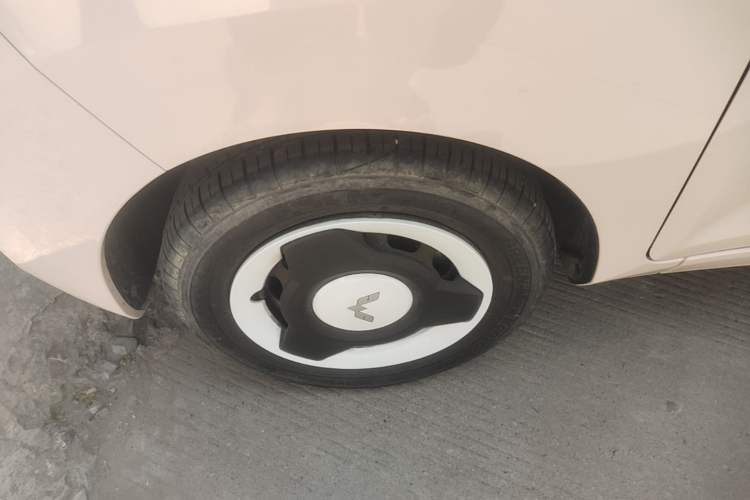 Used Wuling Hongguang MINIEV 2022 Macaron Premium Model – Lithium Ternary Battery Left Front Wheel Hub