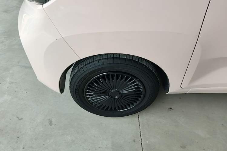 Used Wuling Hongguang MINIEV 2022 Macaron Premium Model – Lithium Iron Phosphate Left Front Wheel Hub