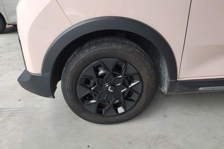 Used Wuling Hongguang MINIEV 2022 GAMEBOY 200km Gaming Edition with Lithium Iron Phosphate Left Front Wheel Hub
