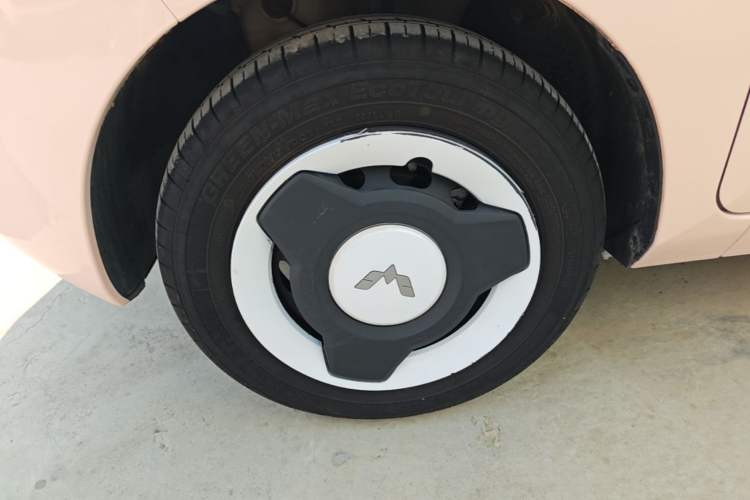 Used Wuling Hongguang MINIEV 2022 Macaron Premium Model – Lithium Iron Phosphate Left Front Wheel Hub
