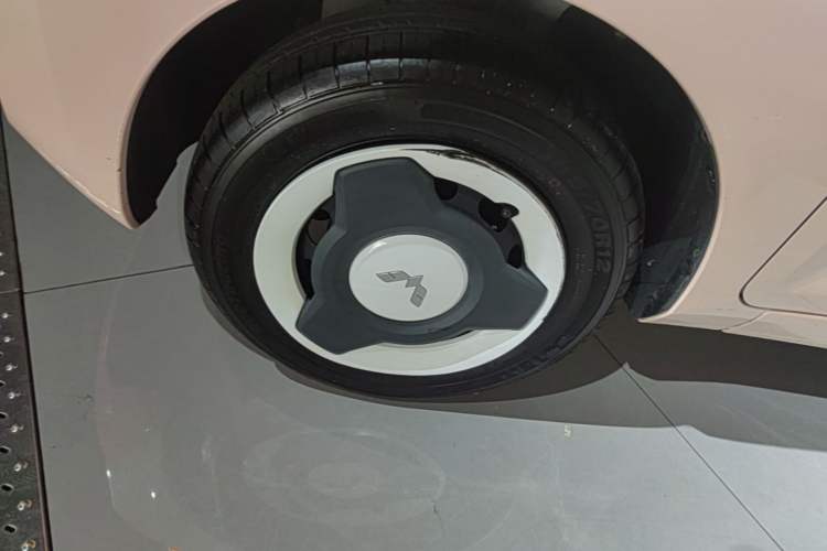 Used Wuling Hongguang MINIEV 2022 Macaron Premium Model – Lithium Iron Phosphate Left Front Wheel Hub