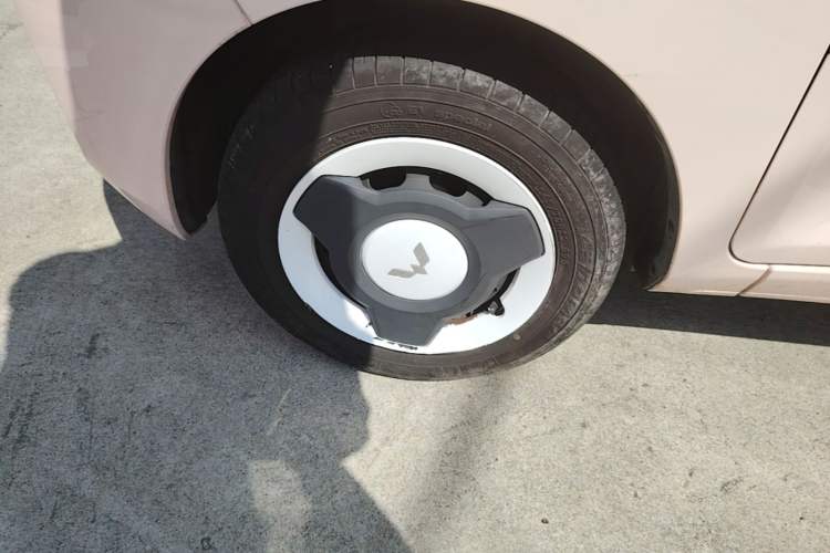 Used Wuling Hongguang MINIEV 2022 Macaron Premium Model – Lithium Iron Phosphate Left Front Wheel Hub