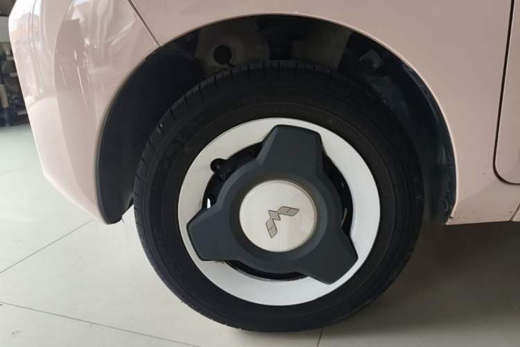 Used Wuling Hongguang MINIEV 2022 Macaron Premium Model – Lithium Iron Phosphate Left Front Wheel Hub