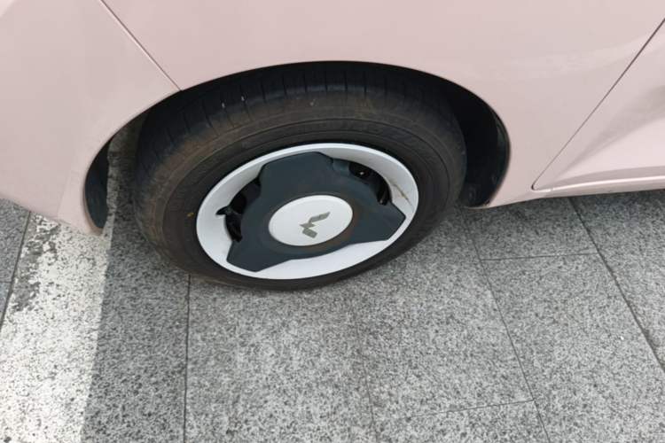 Used Wuling Hongguang MINIEV 2022 Macaron Premium Model – Lithium Iron Phosphate Left Front Wheel Hub