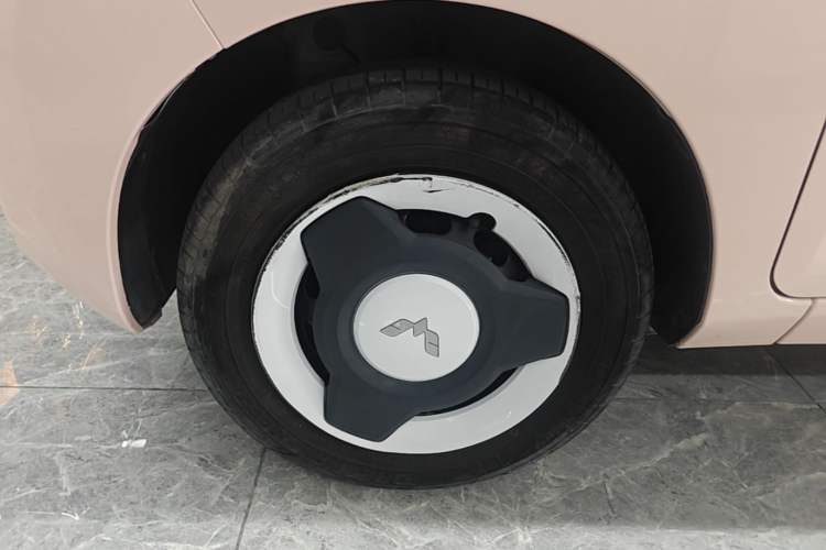Used Wuling Hongguang MINIEV 2022 Macaron Premium Model – Lithium Iron Phosphate Left Front Wheel Hub