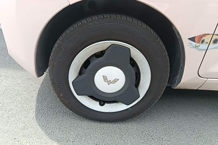 Used Wuling Hongguang MINIEV 2022 Macaron Premium Model – Lithium Iron Phosphate Left Front Wheel Hub