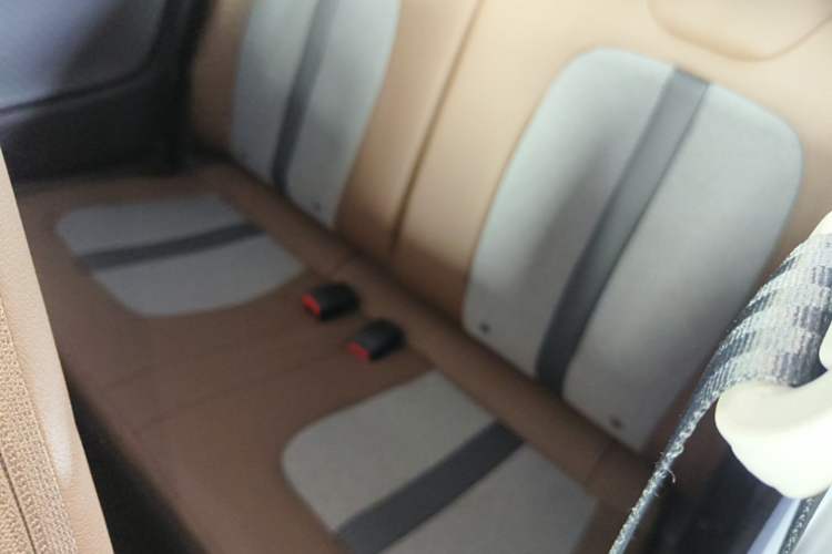 Used Wuling Hongguang MINIEV 2022 GAMEBOY 200km Play Edition with Lithium Iron Phosphate Left Rear Seat