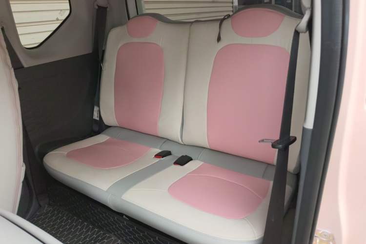Used Wuling Hongguang MINIEV 2022 Macaron Premium Model – Lithium Iron Phosphate Left Rear Seat