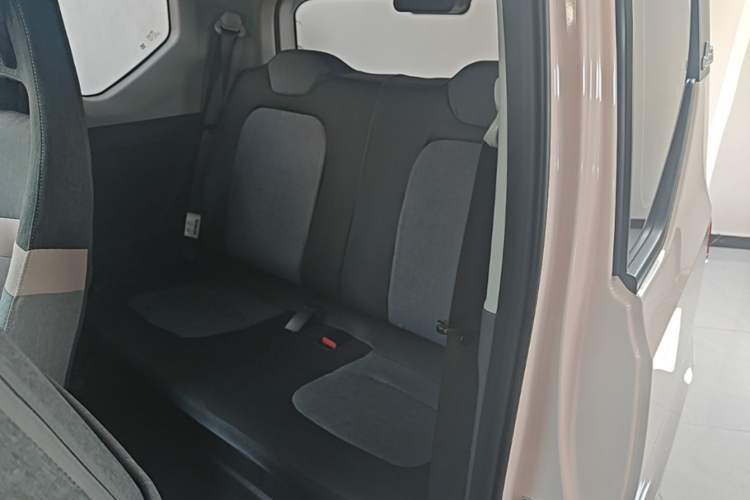 Used Wuling Hongguang MINIEV 2022 Macaron Premium Model – Lithium Iron Phosphate Left Rear Seat