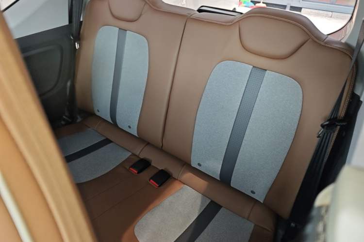 Used Wuling Hongguang MINIEV 2022 GAMEBOY 300km Enthusiast Model with Lithium Iron Phosphate Left Rear Seat