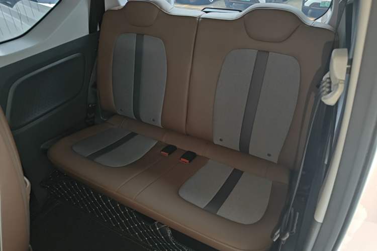 Used Wuling Hongguang MINIEV 2022 GAMEBOY 300km Enthusiast Model with Lithium Iron Phosphate Left Rear Seat